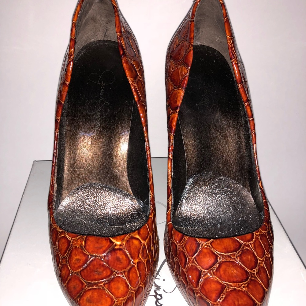 Jessica Simpson like new Leather Pumps, 8 1/2.
